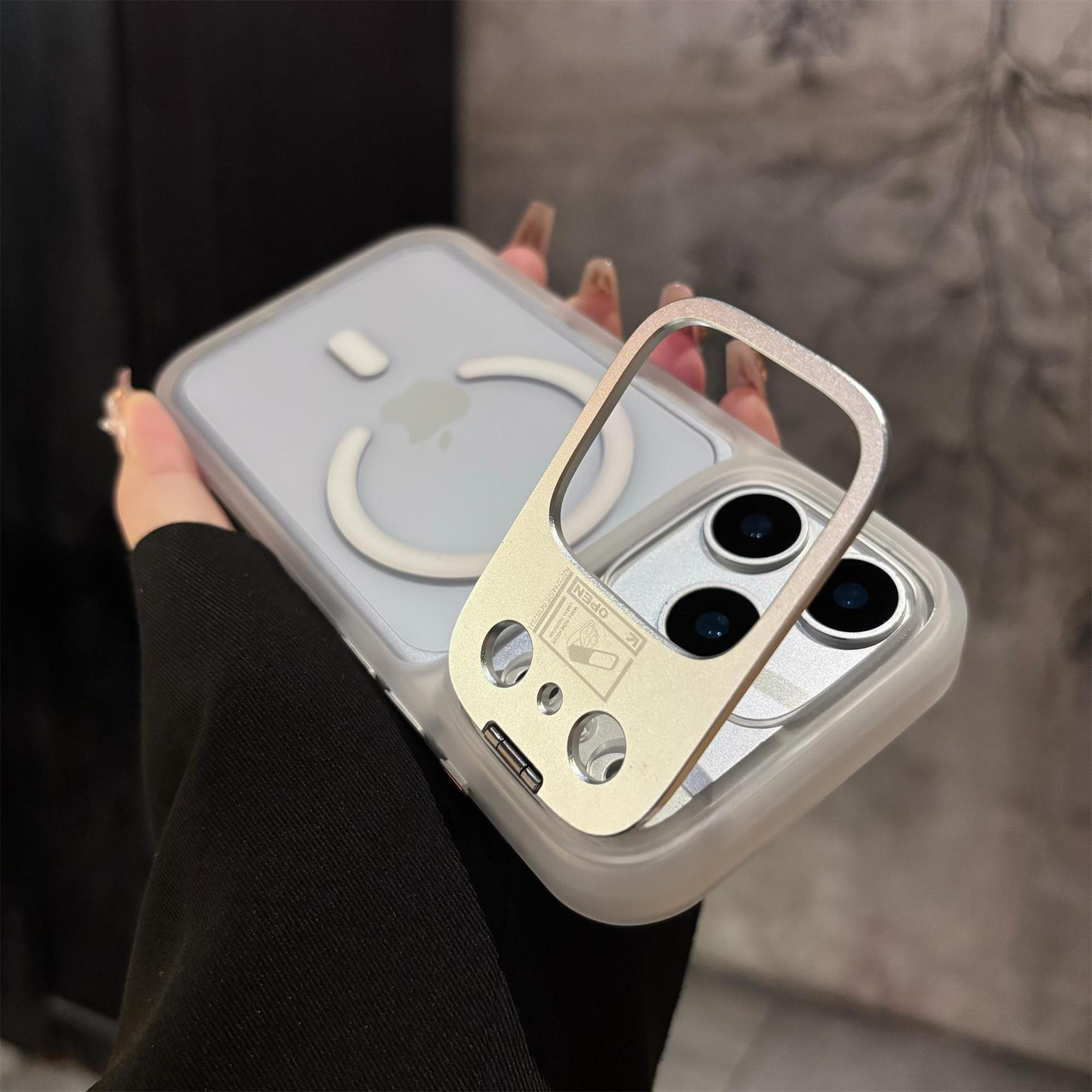 🔥Shimmering Hummingbird Pearl-Embellished Clear Phone Case – Where Handcrafted Art Meets Everyday Elegance